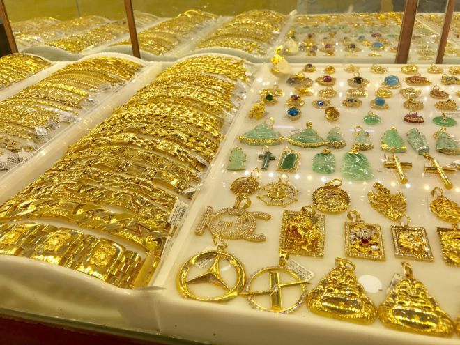 Có nên mua vàng 18K không?