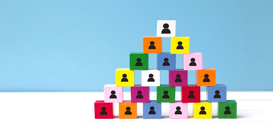 So sánh mô hình Ponzi với mô hình kim tự tháp